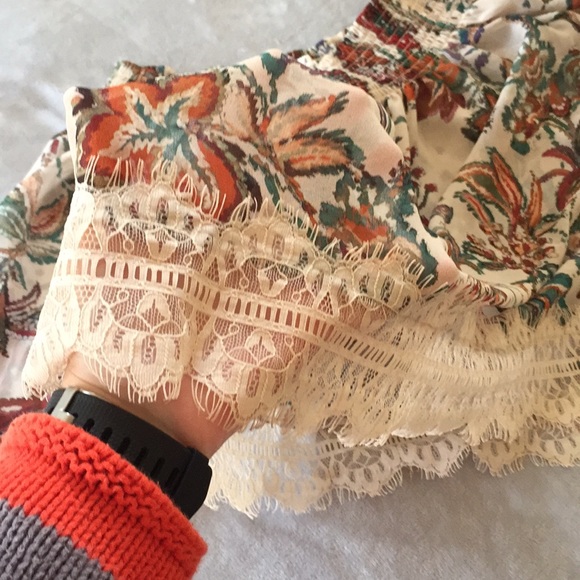 Willow & Clay Smock Off-The-Shoulder Floral Blouse - Picture 7 of 7